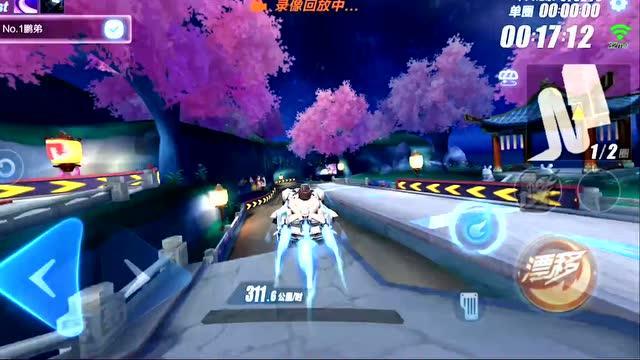 豆娃踢足球
